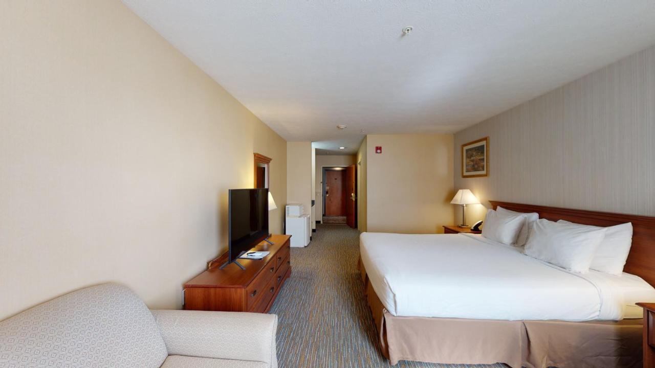 Ramada By Wyndham Strasburg - Shenandoah Valley Екстериор снимка