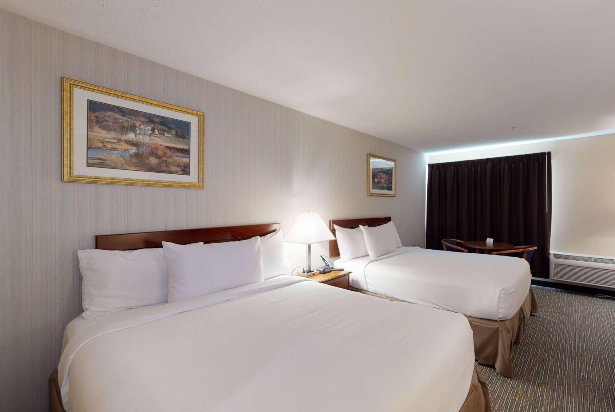 Ramada By Wyndham Strasburg - Shenandoah Valley Екстериор снимка