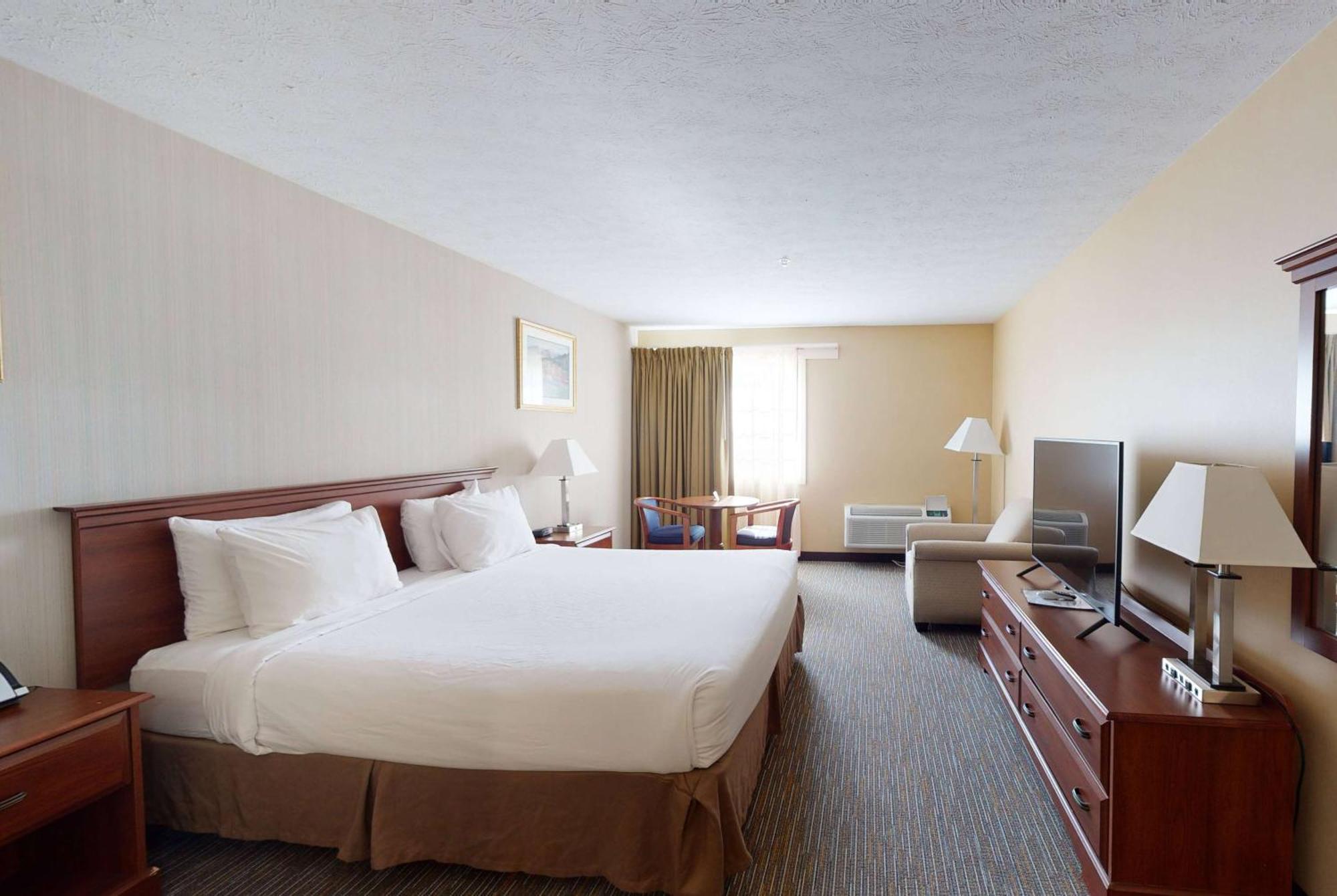 Ramada By Wyndham Strasburg - Shenandoah Valley Екстериор снимка