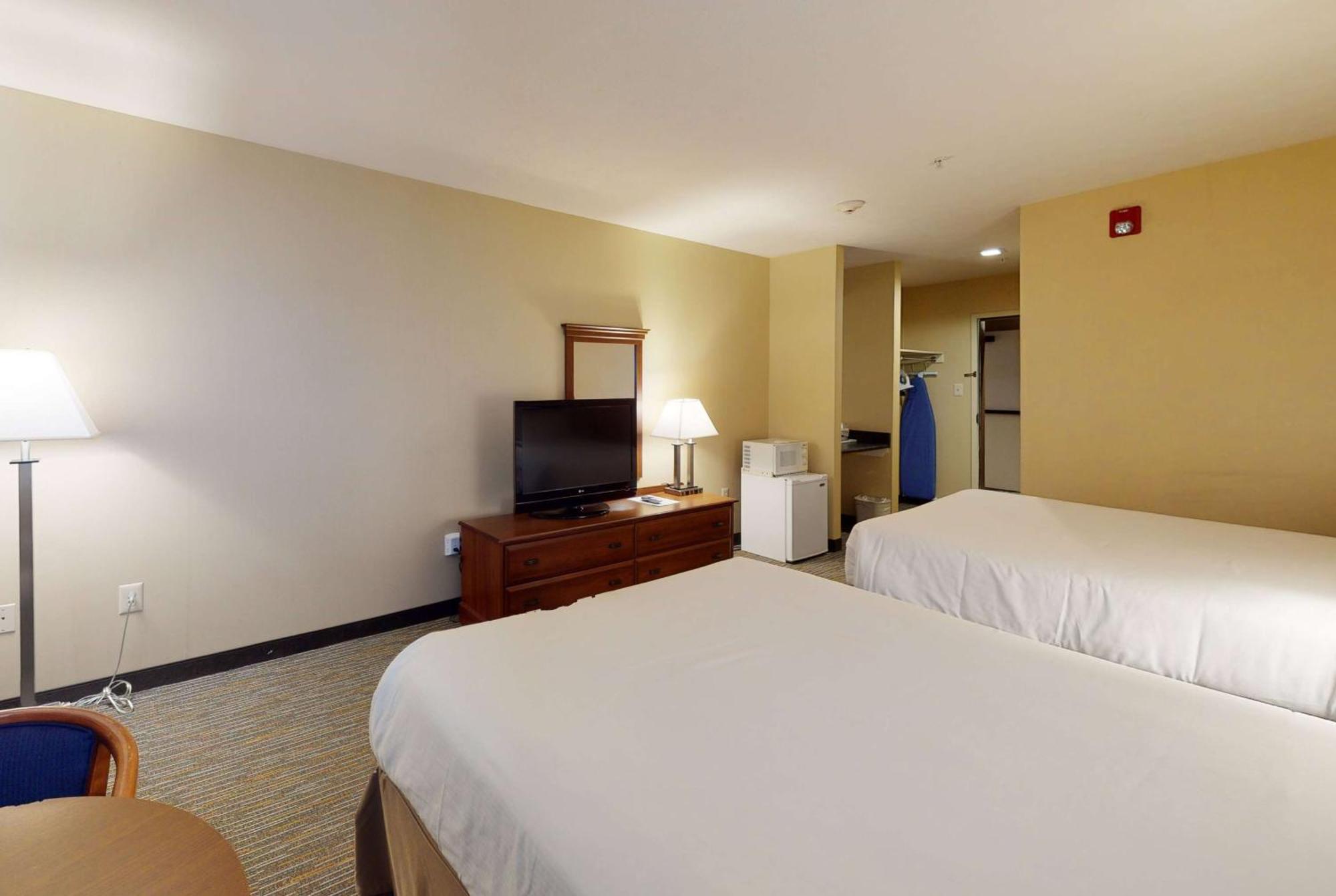 Ramada By Wyndham Strasburg - Shenandoah Valley Екстериор снимка