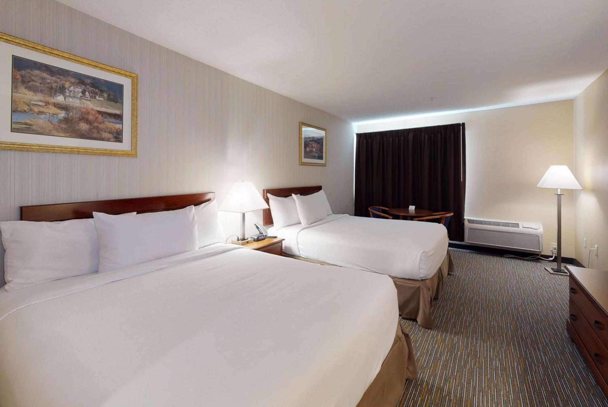 Ramada By Wyndham Strasburg - Shenandoah Valley Екстериор снимка