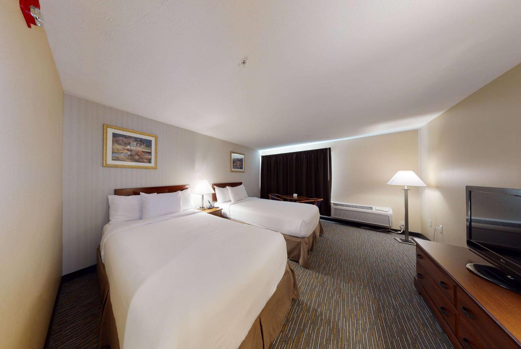 Ramada By Wyndham Strasburg - Shenandoah Valley Екстериор снимка